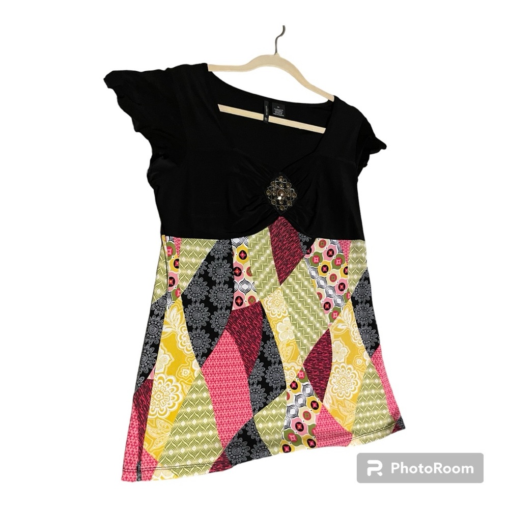 EUC. Women’s New Direction Short Sleeved Top. Black&Multicolored Pattern. XL.